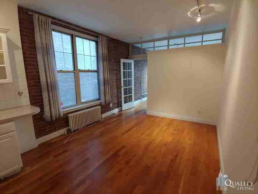 Listing photo 1 of 5