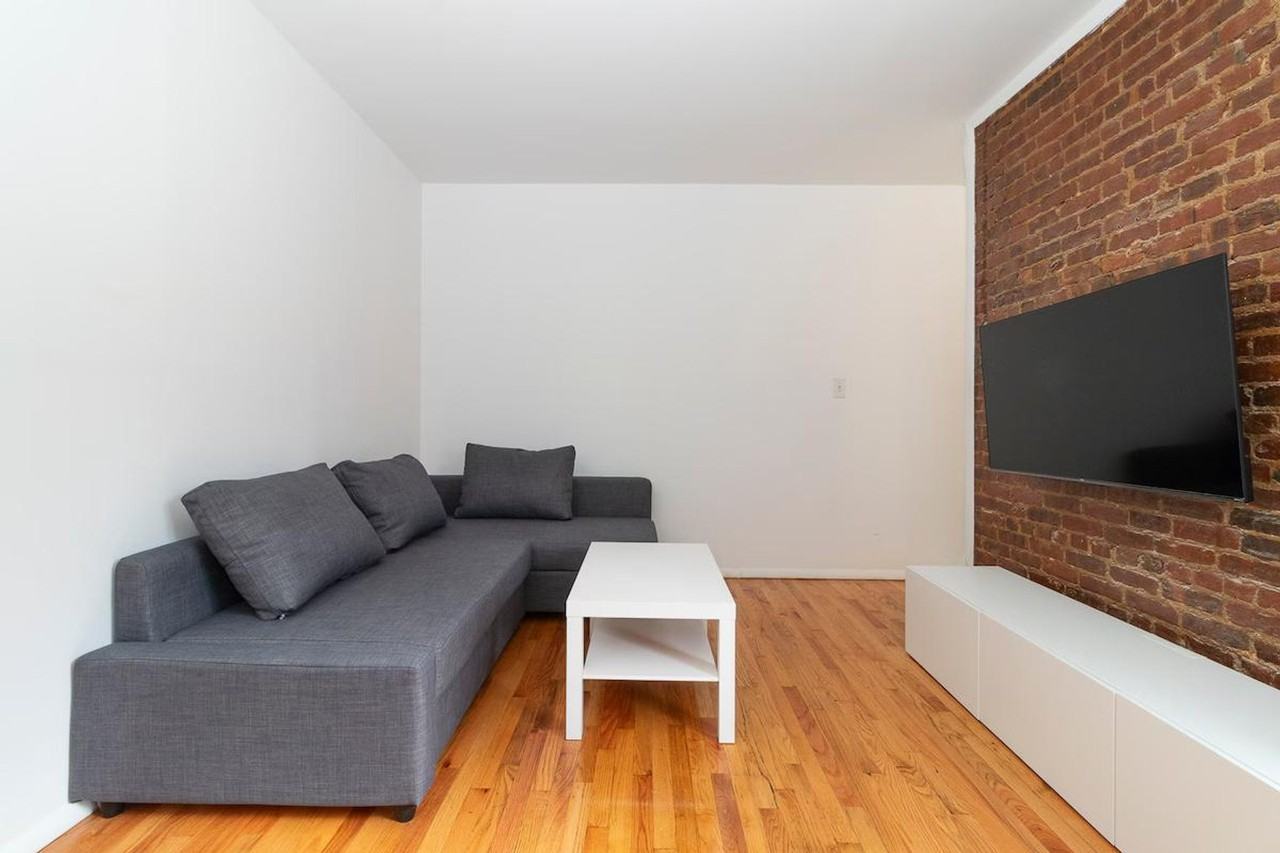 Listing photo 1 of 5