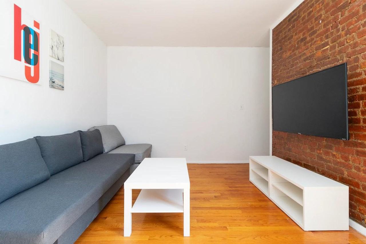 Listing photo 1 of 5