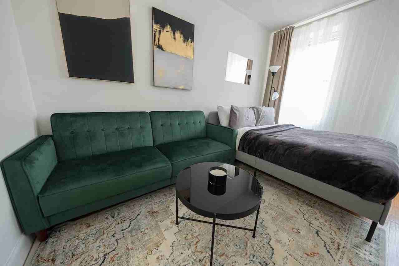 Listing photo 1 of 5