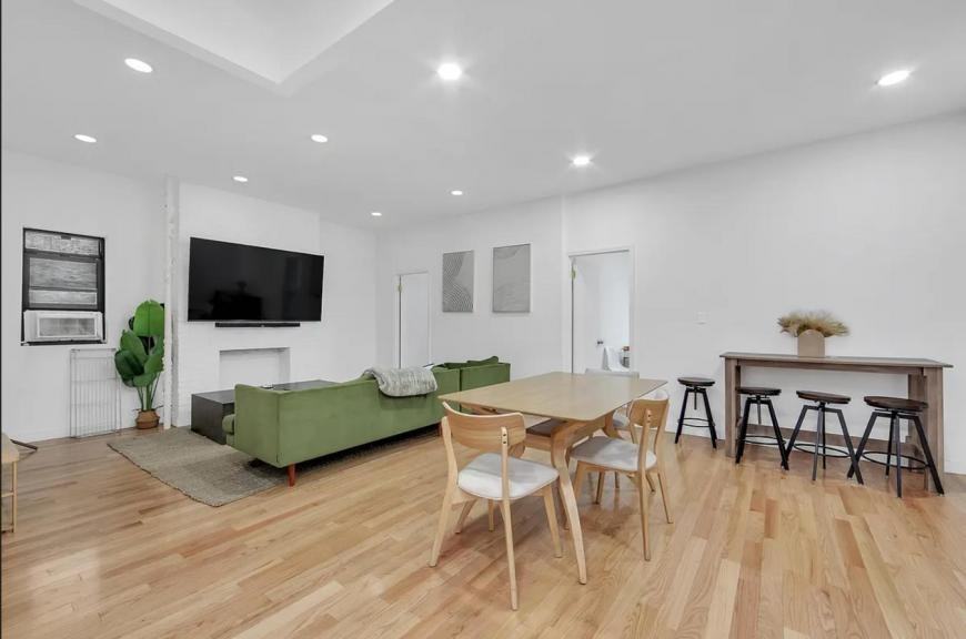 Listing photo 1 of 5