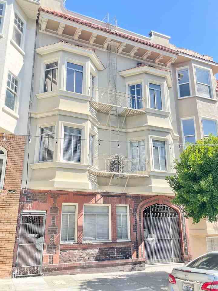 Listing photo 1 of 5