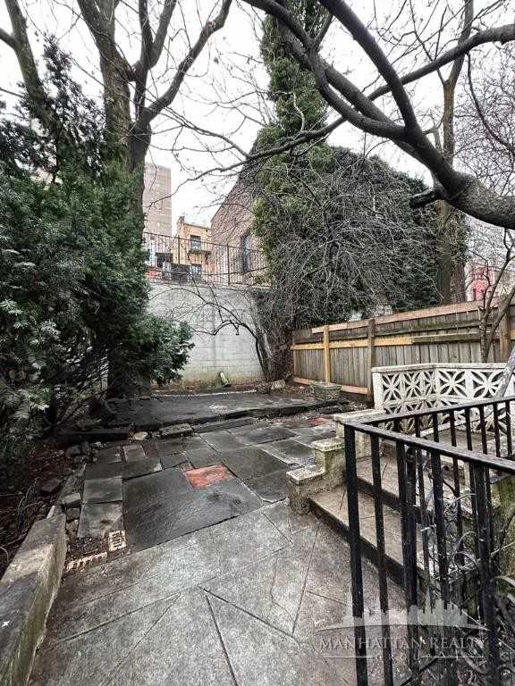 Listing photo 1 of 5