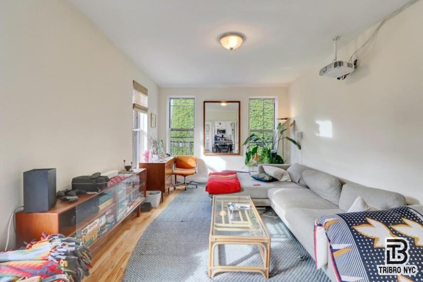 Listing photo 1 of 5