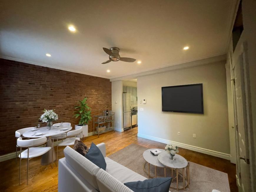 Listing photo 1 of 5