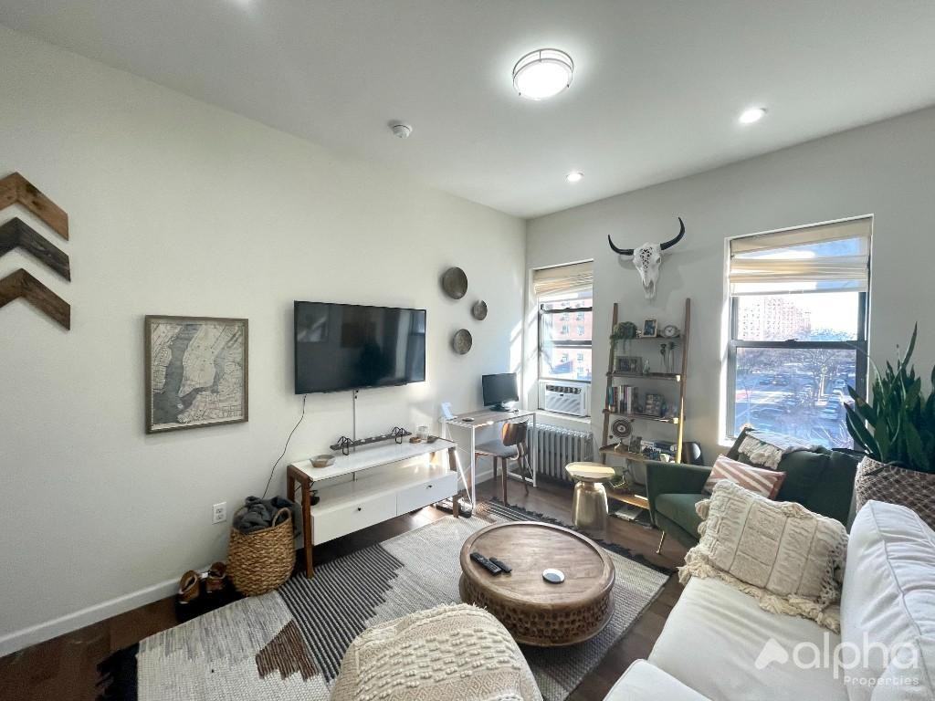 Listing photo 1 of 5