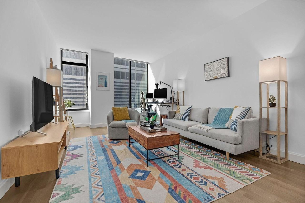 Listing photo 1 of 5