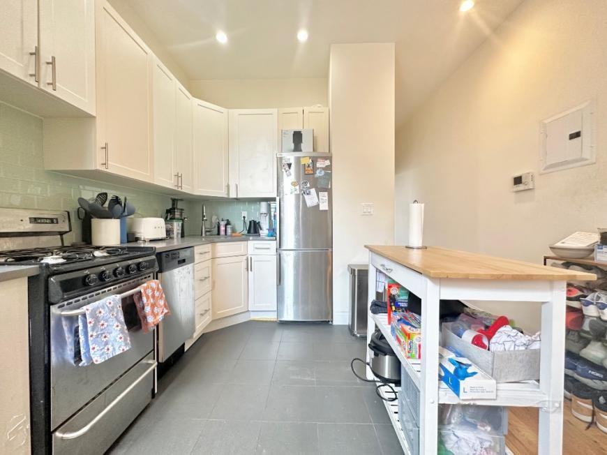 Listing photo 1 of 5