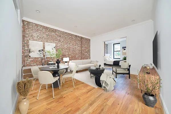 Listing photo 1 of 5