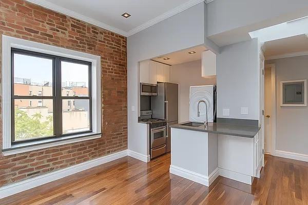 Listing photo 1 of 5