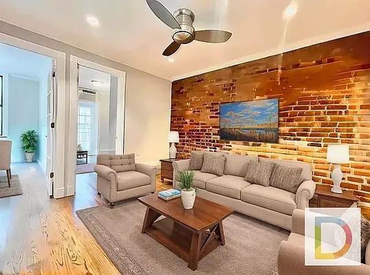 Listing photo 1 of 3