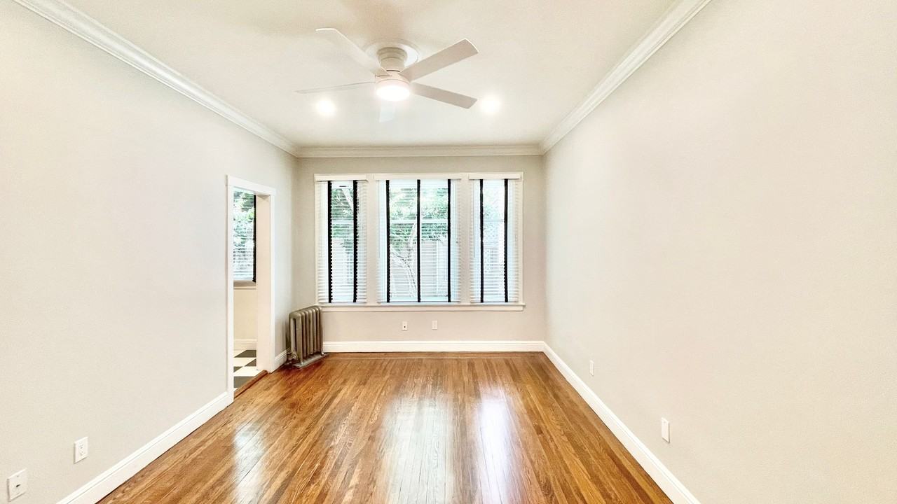 Listing photo 1 of 5
