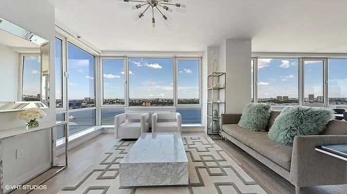 Listing photo 1 of 5