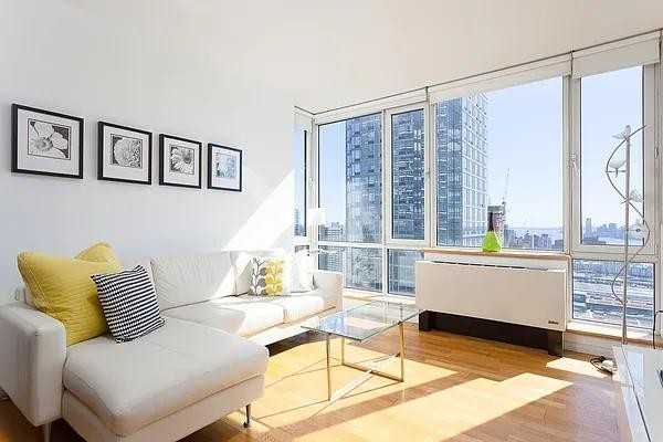 Listing photo 1 of 5