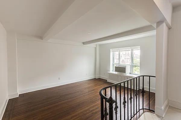 Listing photo 1 of 5