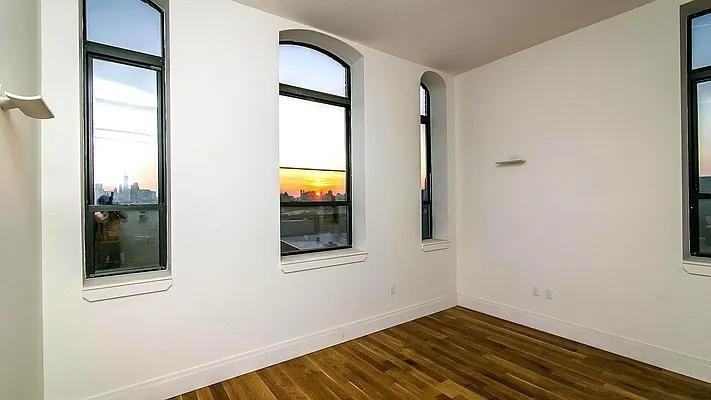 Listing photo 1 of 5