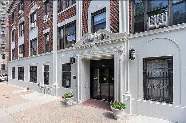 Listing photo 1 of 5