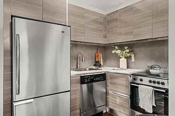 Listing photo 1 of 5