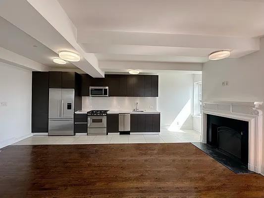 Listing photo 1 of 5