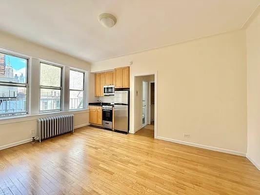 Listing photo 1 of 5