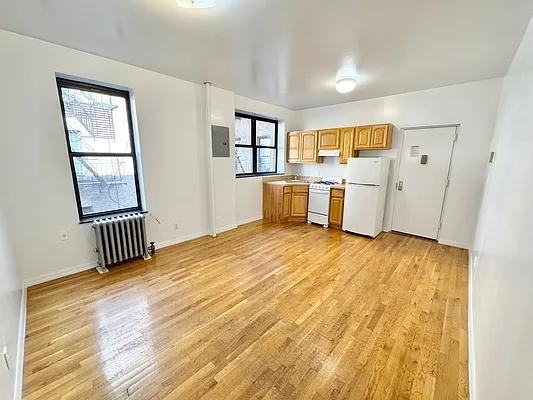 Listing photo 1 of 5