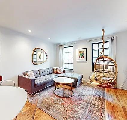 Listing photo 1 of 5