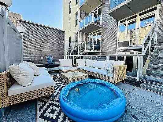 Listing photo 1 of 5