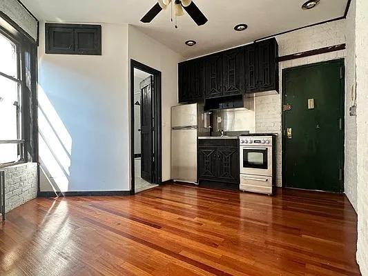 Listing photo 1 of 5