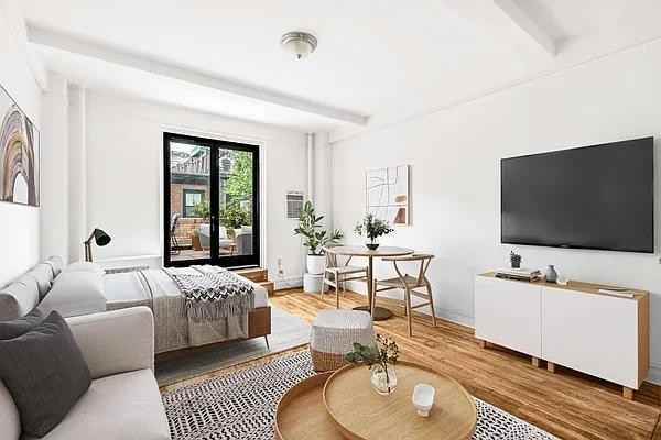 Listing photo 1 of 5