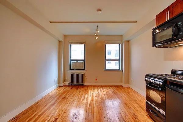 Listing photo 1 of 5