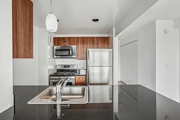 Listing photo 1 of 5