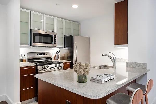 Listing photo 1 of 5