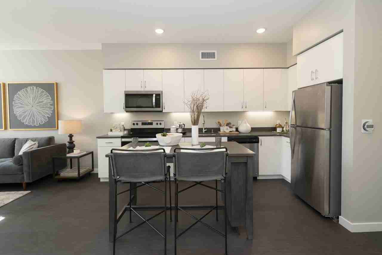 Listing photo 1 of 5