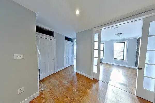 Listing photo 1 of 5