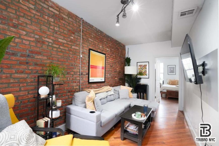 Listing photo 1 of 5