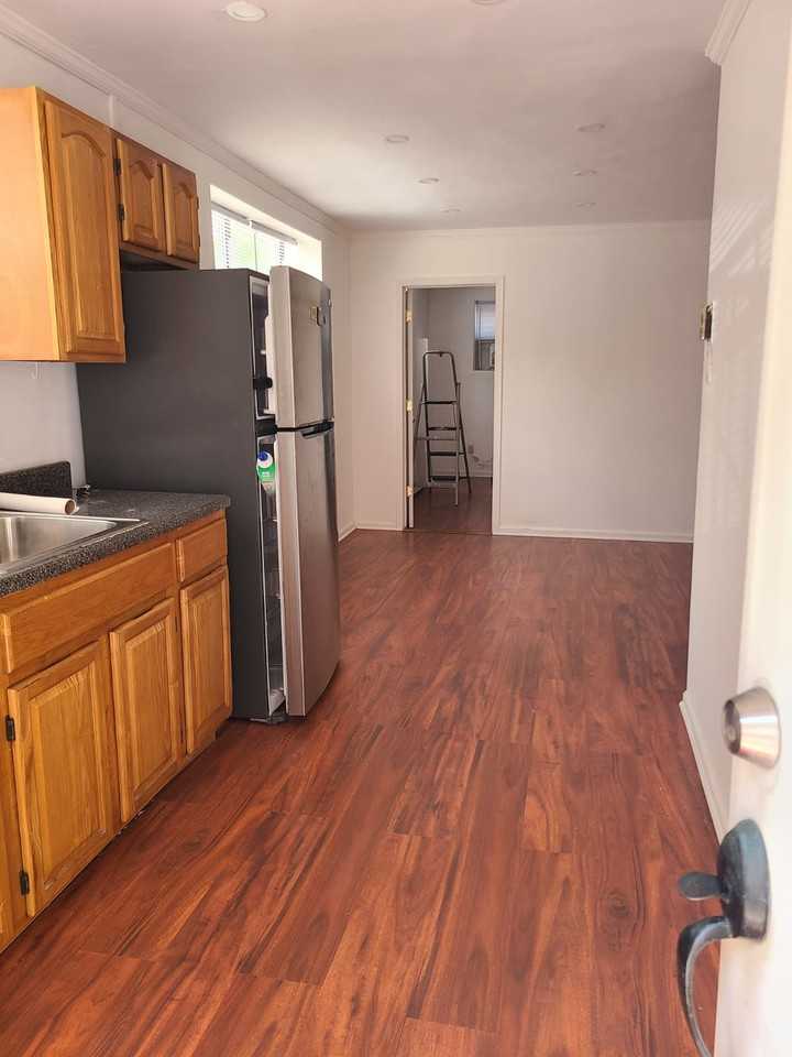 Listing photo 1 of 5