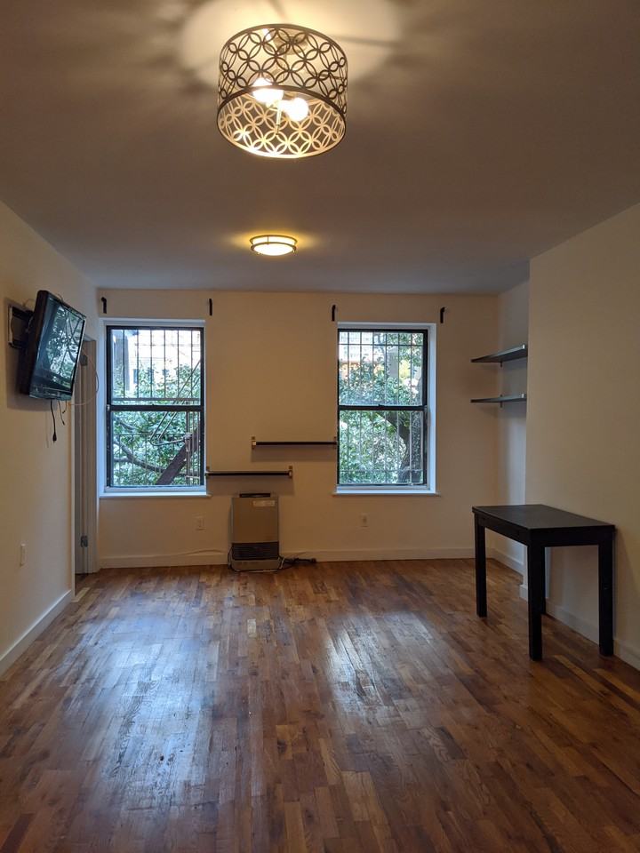 Listing photo 1 of 5
