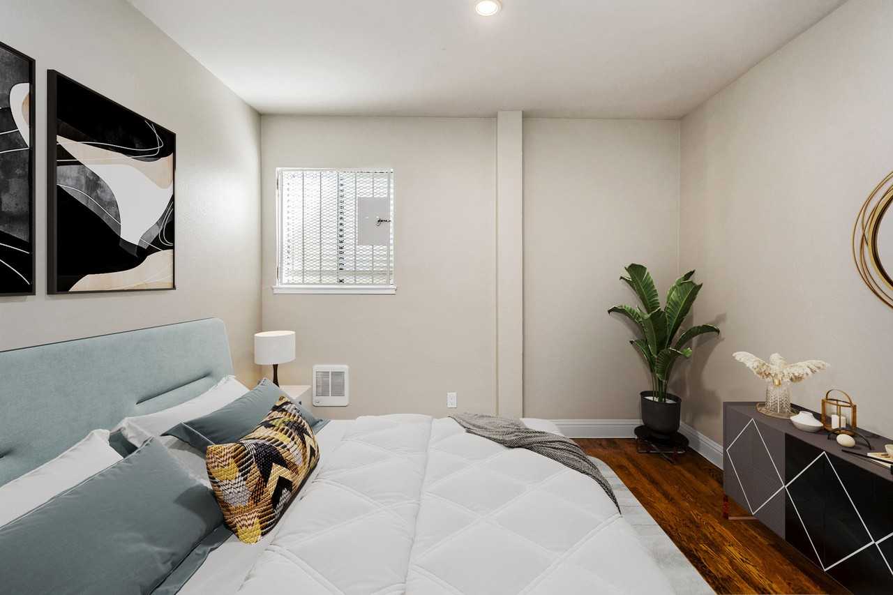 Listing photo 1 of 5