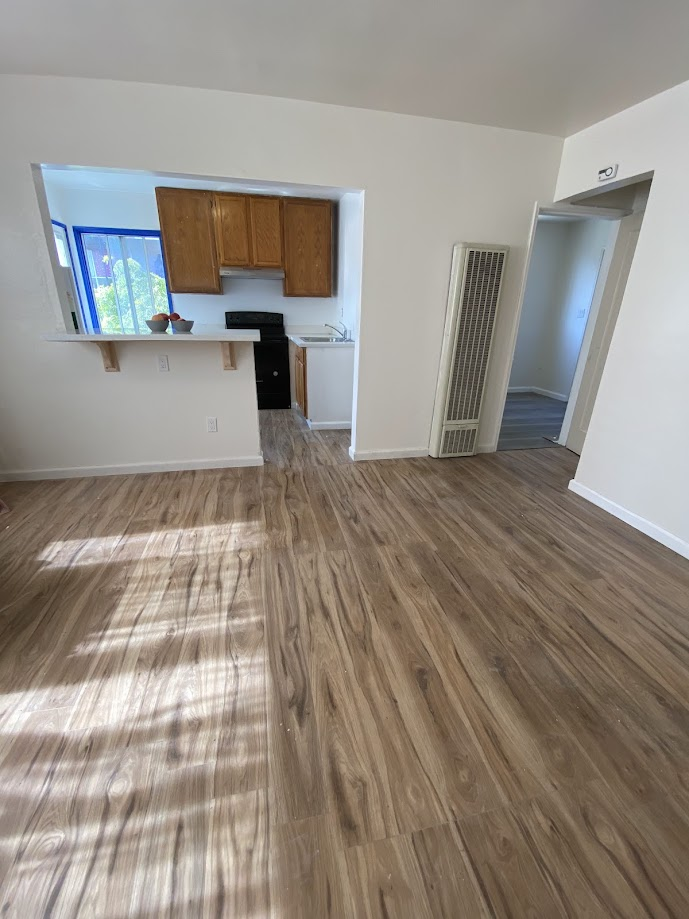 Listing photo 1 of 5