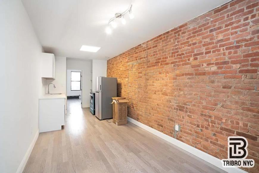 Listing photo 1 of 5