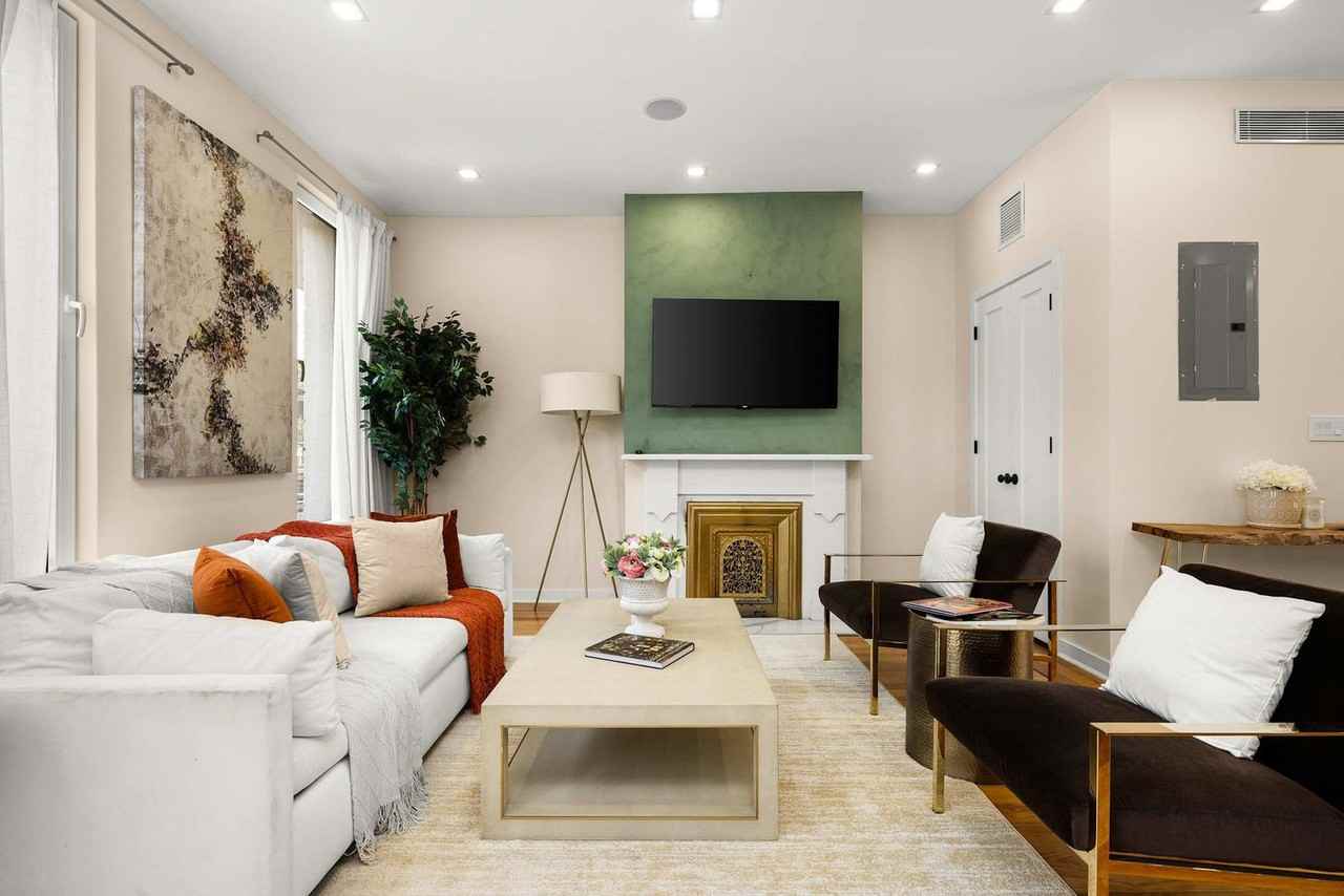 Listing photo 1 of 5