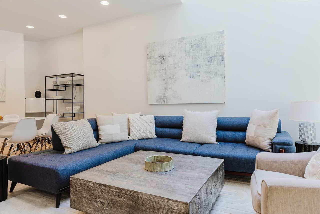 Listing photo 1 of 5