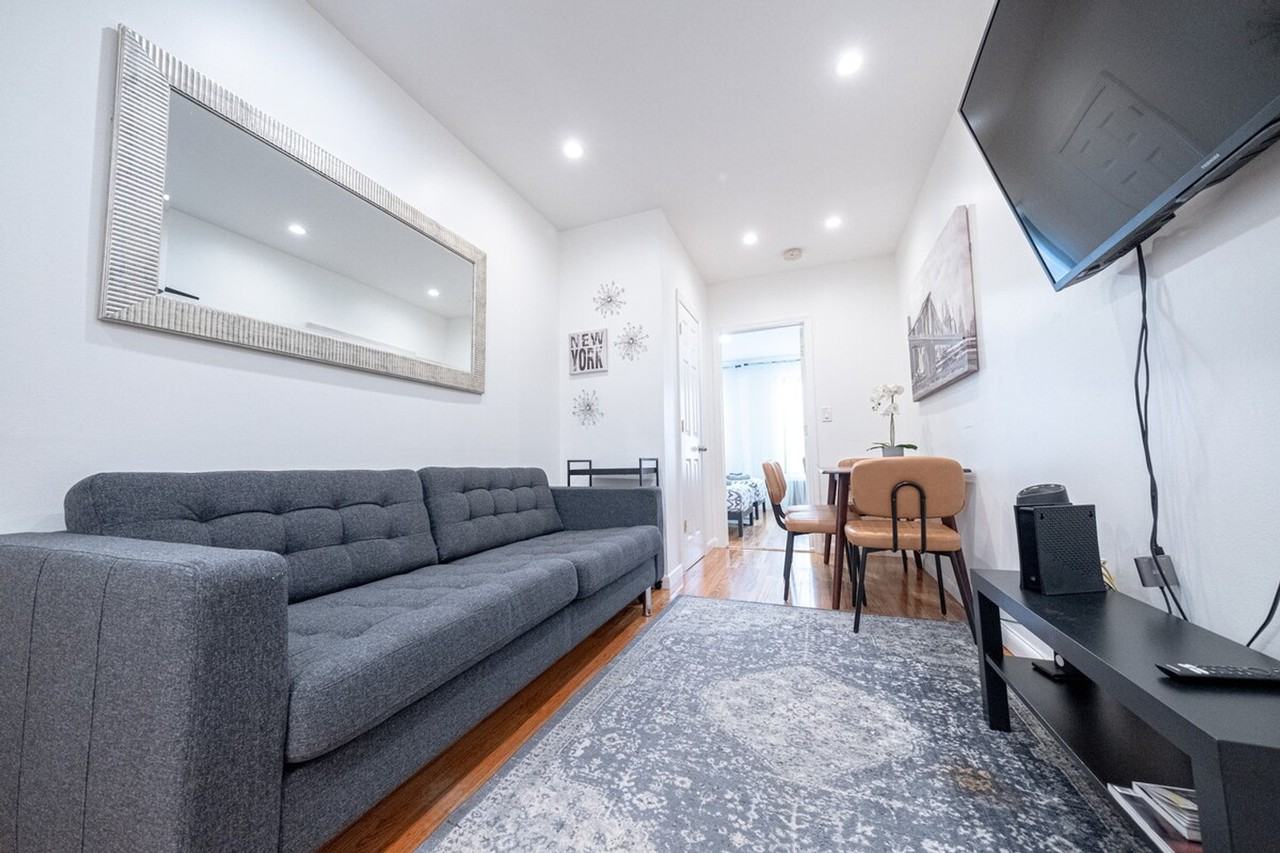 Listing photo 1 of 5