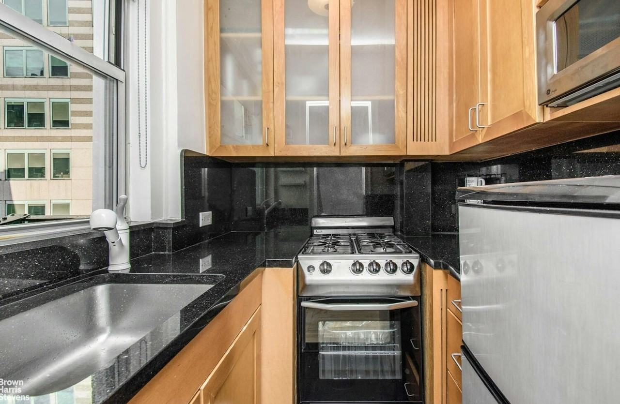 Listing photo 1 of 5