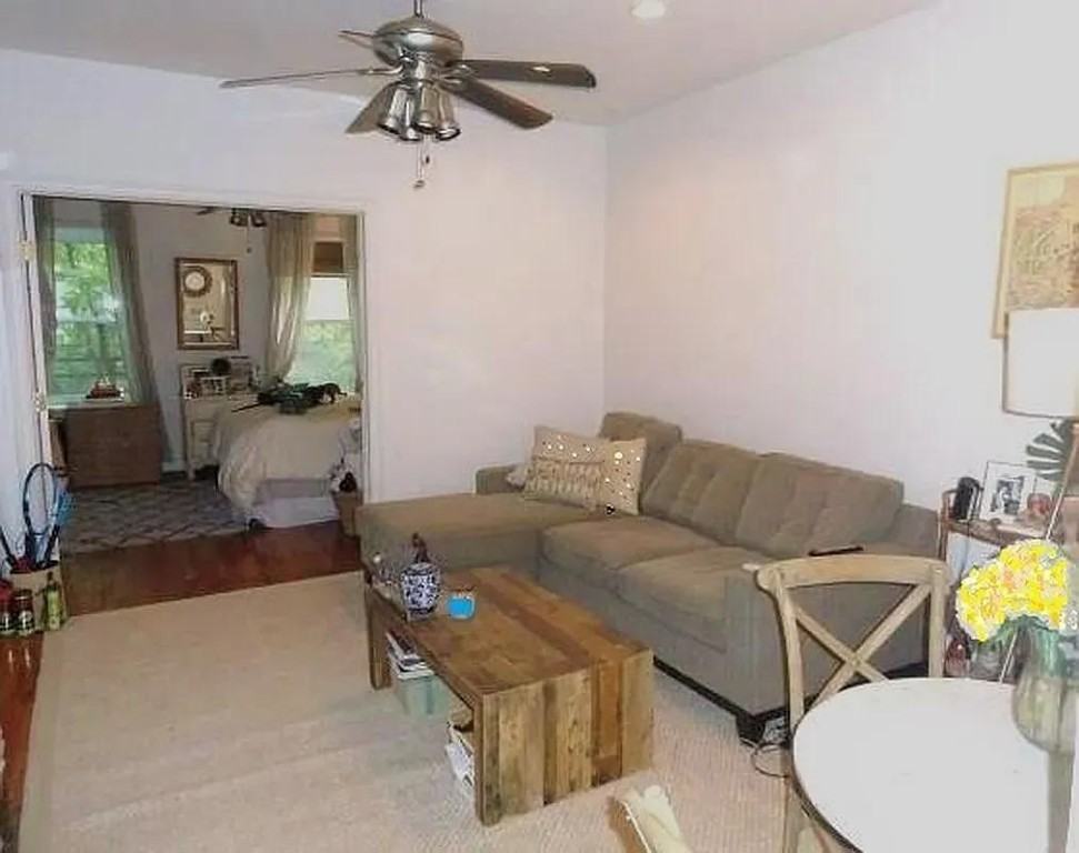 Listing photo 1 of 5