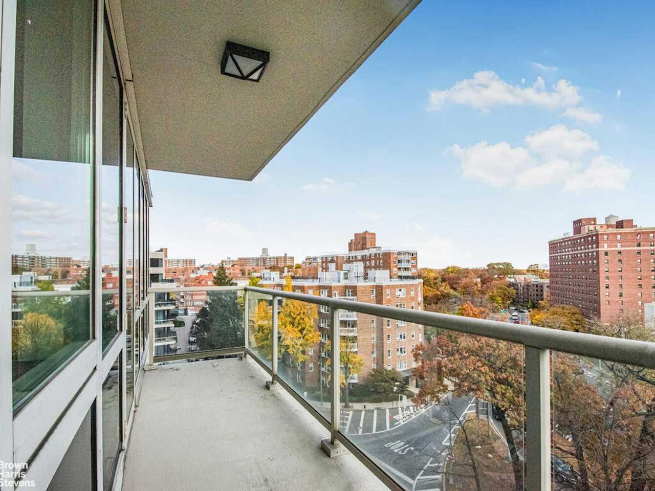 Listing photo 1 of 5