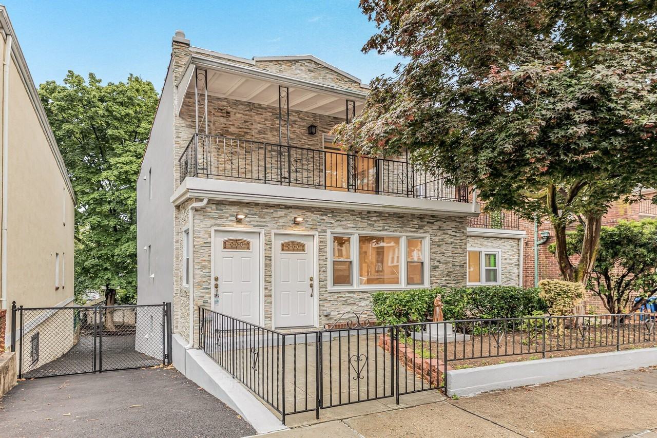 Listing photo 1 of 5