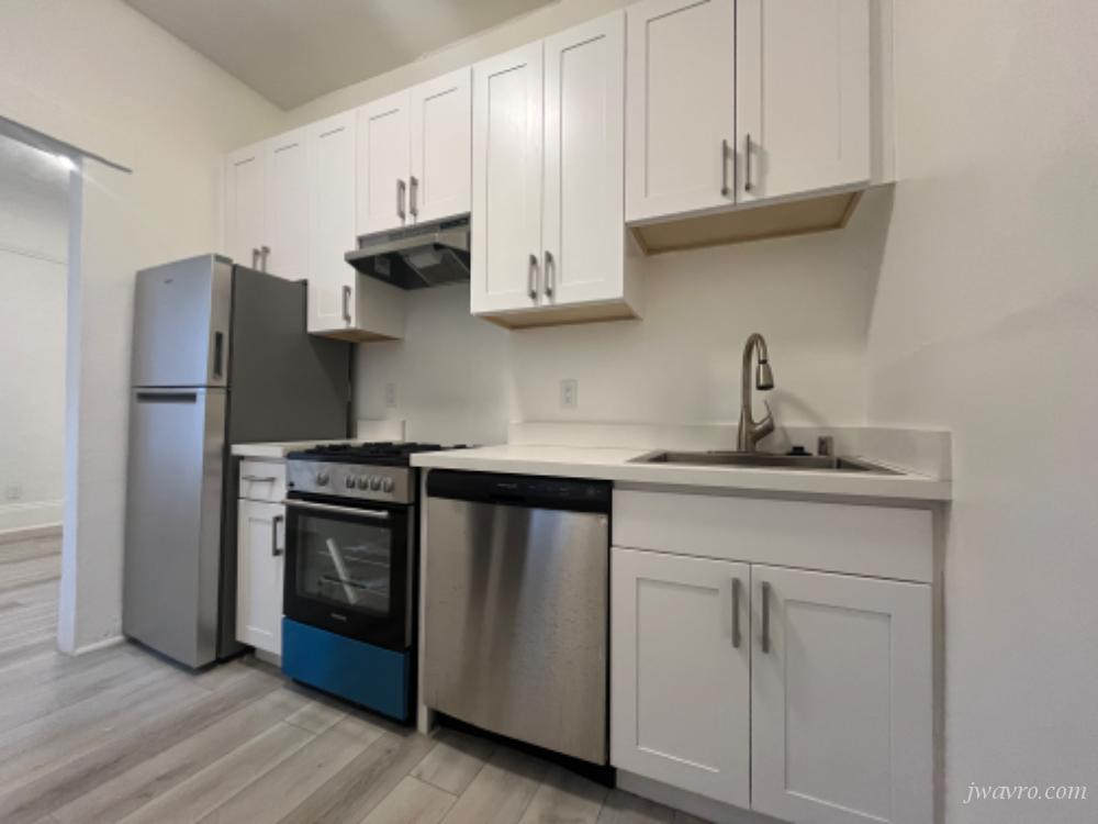 Listing photo 1 of 5