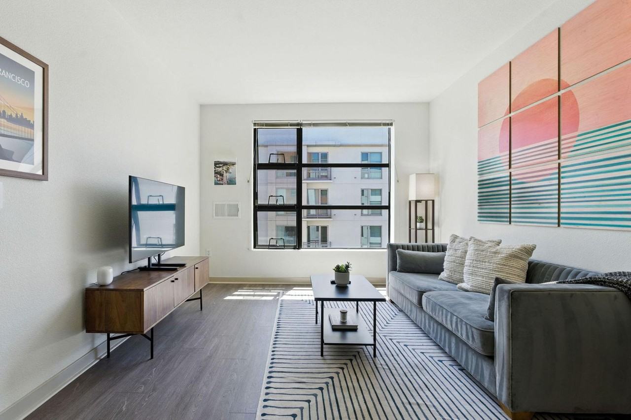 Listing photo 1 of 5