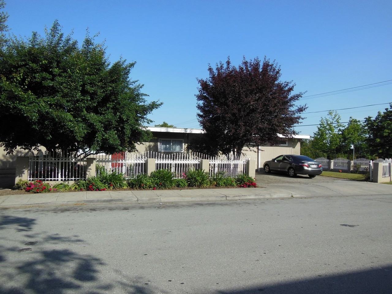 Listing photo 1 of 5